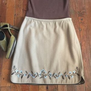 ❌ DONATED** Ann Taylor Beautiful detailed Skirt